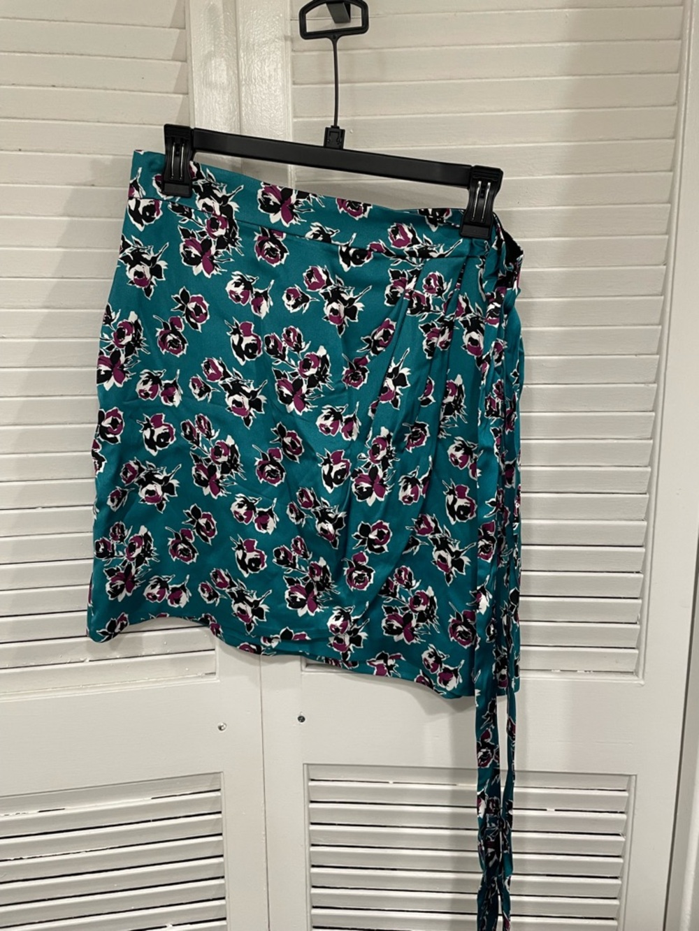 NWT The Kooples Rock roses Teal Floral Wrap Skirt with Magenta and Black Flowers
